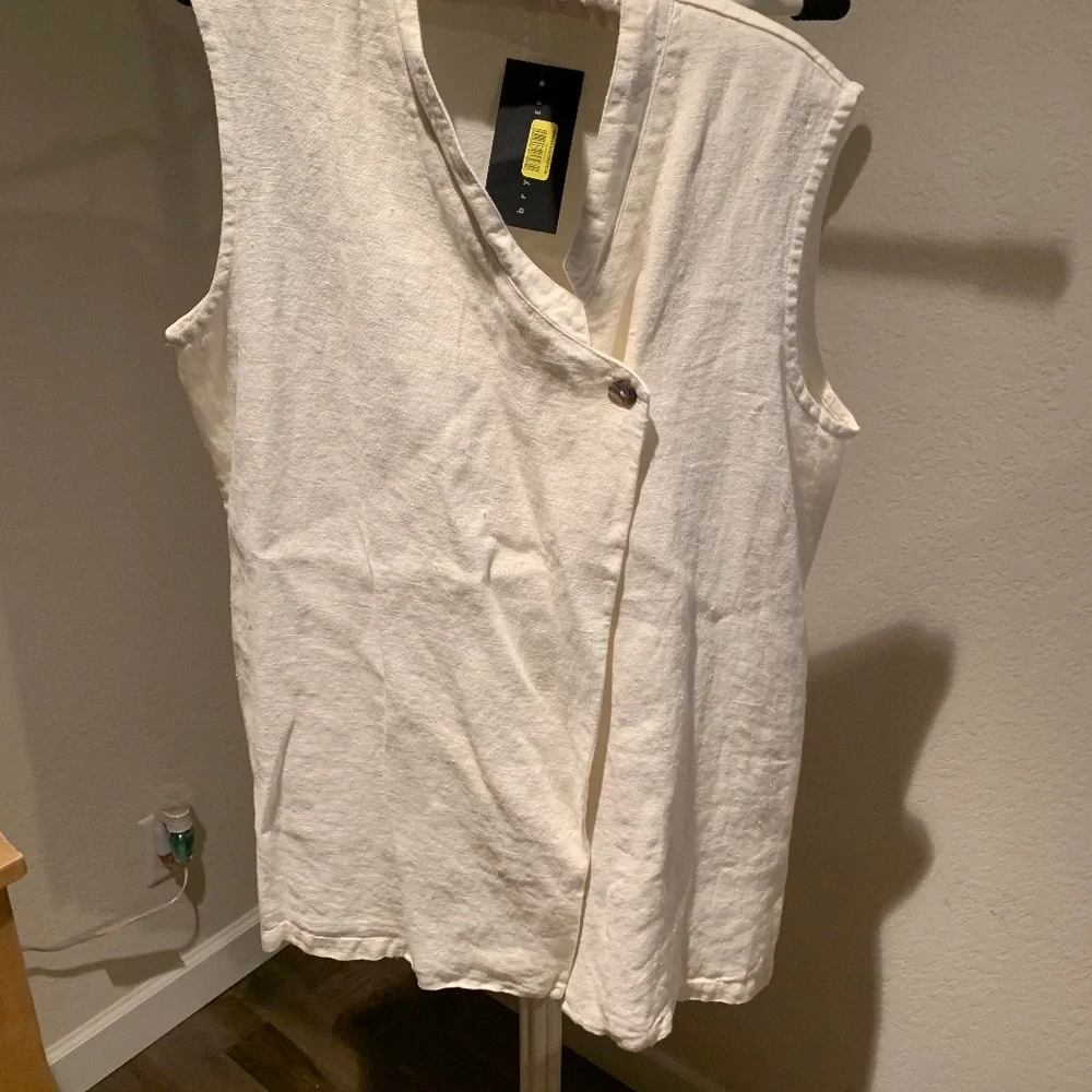 Vest - Picture 1 of 2
